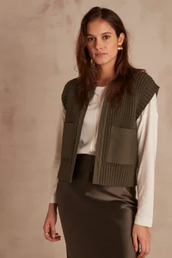 Maison 123 Gilets Courts|Gilets Sans Manches>Gilet sans manches Laurena Produit labellisé We Care mettant en avant l'utilisation de matières plus responsables et la valorisation de la production locale VERT