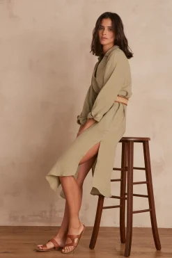 Maison 123 Robes Longues|Robes Chemise>ROBE CHEMISE AICHA Produit labellisé We Care mettant en avant l'utilisation de matières plus responsables et la valorisation de la production locale AMANDE